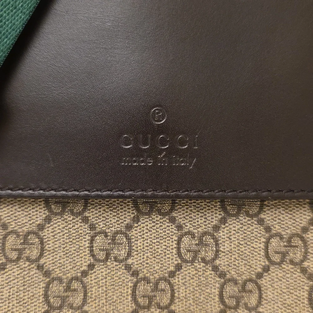 GUCCI GG Supreme Laptop Bag Clutch 3 Pocket Shoulder Crossbody Strap Unisex